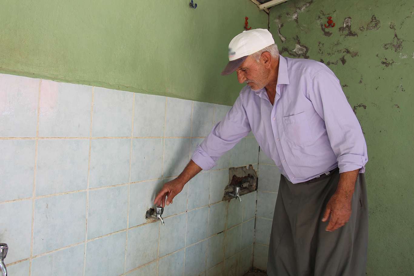 ​20 yıldır suya hasret kalan mahalle sakinleri yetkililere seslendi: Su sorunumuz çözülsün
